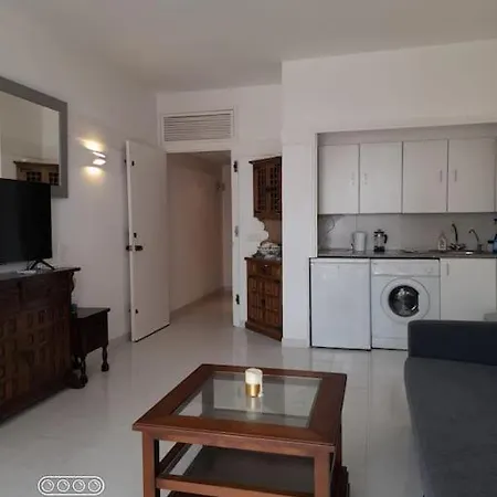 Apartment Frontline Studio *